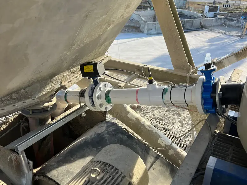 Supply and fit new paddle flow metre and butterfly valve to water tank