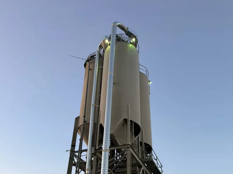 Flexible dust extraction ducting run to twin cement silos